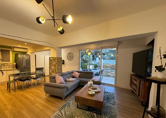 Du Parc De Vaugrenier 度假居 *