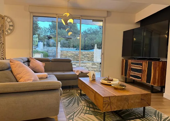 Du Parc De Vaugrenier 度假居 *